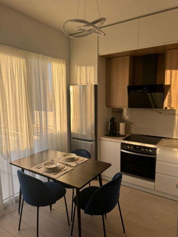 Appartamento 1+1 in affitto a Nexho Konomi, Tirana, 67 m²