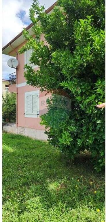 Villa in vendita a Peze, Tirana, 500 m². Foto 2 di 3