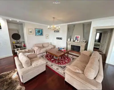 Apartament 3+1 në shitje në Bulevardi Zogu I, Tiranë, 209 m². Foto 2 nga 5