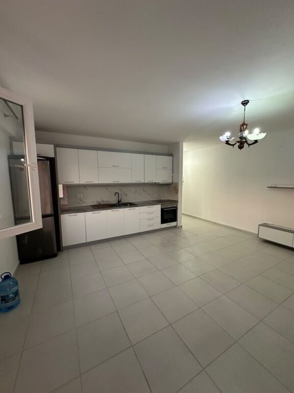 Apartament 2+1 me qera në Spitali Rajonal, Durrës, 95 m². Foto 1 nga 6