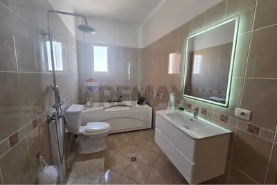 Apartament 1+1 me qera në Rruga Misto Mele, Vlorë, 110 m². Foto 4 nga 9