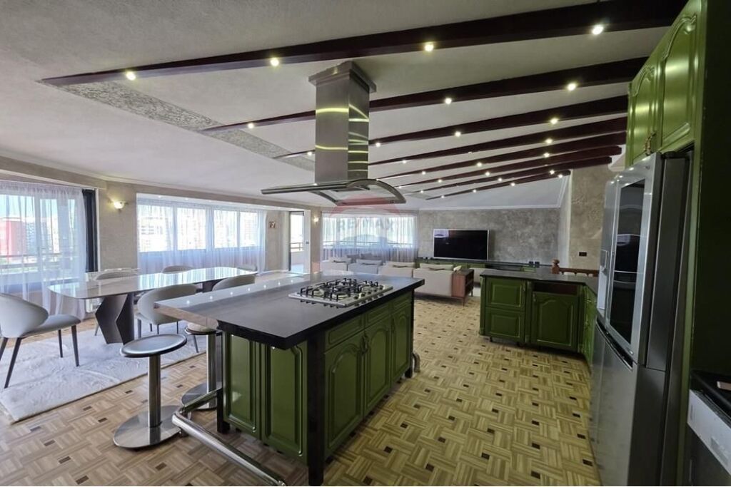 Attico in vendita a Liqeni i Tiranës, Tirana, 330 m². Foto 1 di 3