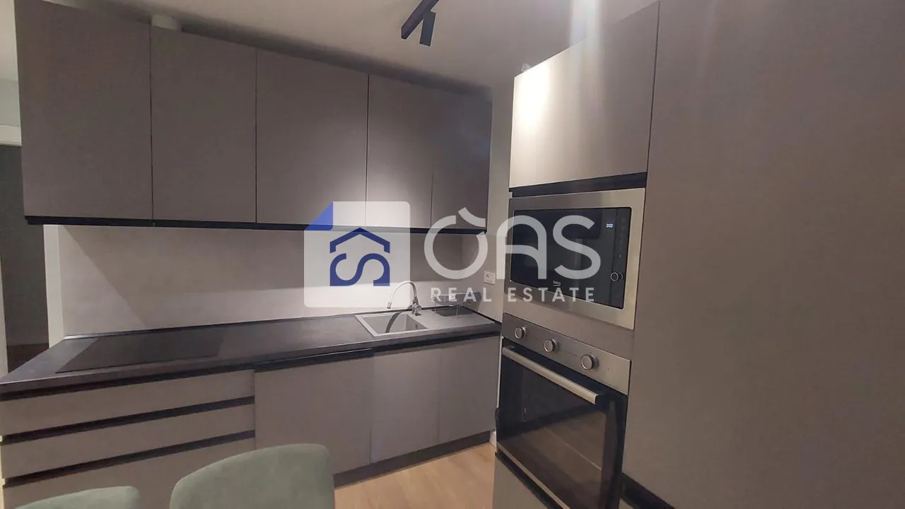 Apartament 1+1 me qera në Komuna e Parisit, Tiranë, 70 m². Foto 1 nga 6