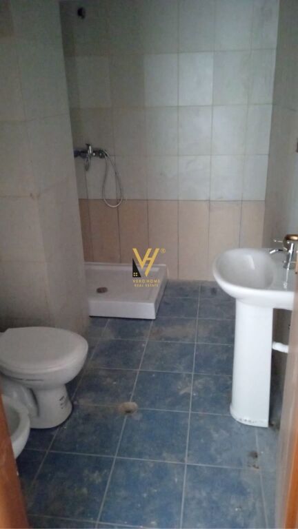 Zyrë me qera në Fresku, Tiranë, 70 m². Foto 2 nga 3