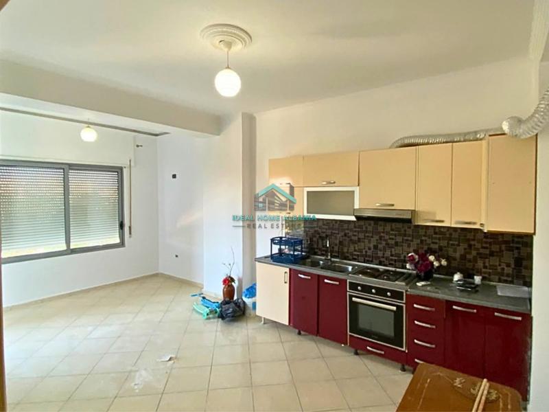 Appartamento 1+1 in vendita a Rruga Pelivan Leskaj, Valona, 70 m²