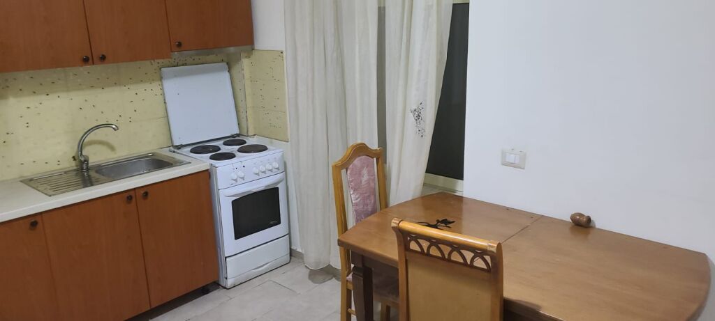 Apartment 1+1 for rent in Rruga Mihal Grameno, Tirana, 55 m². Photo 2 of 3