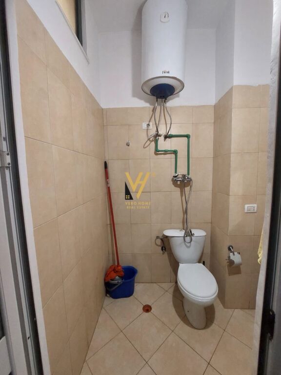 Dyqan në shitje në Kodra e Diellit, Tiranë, 42 m². Foto 2 nga 2