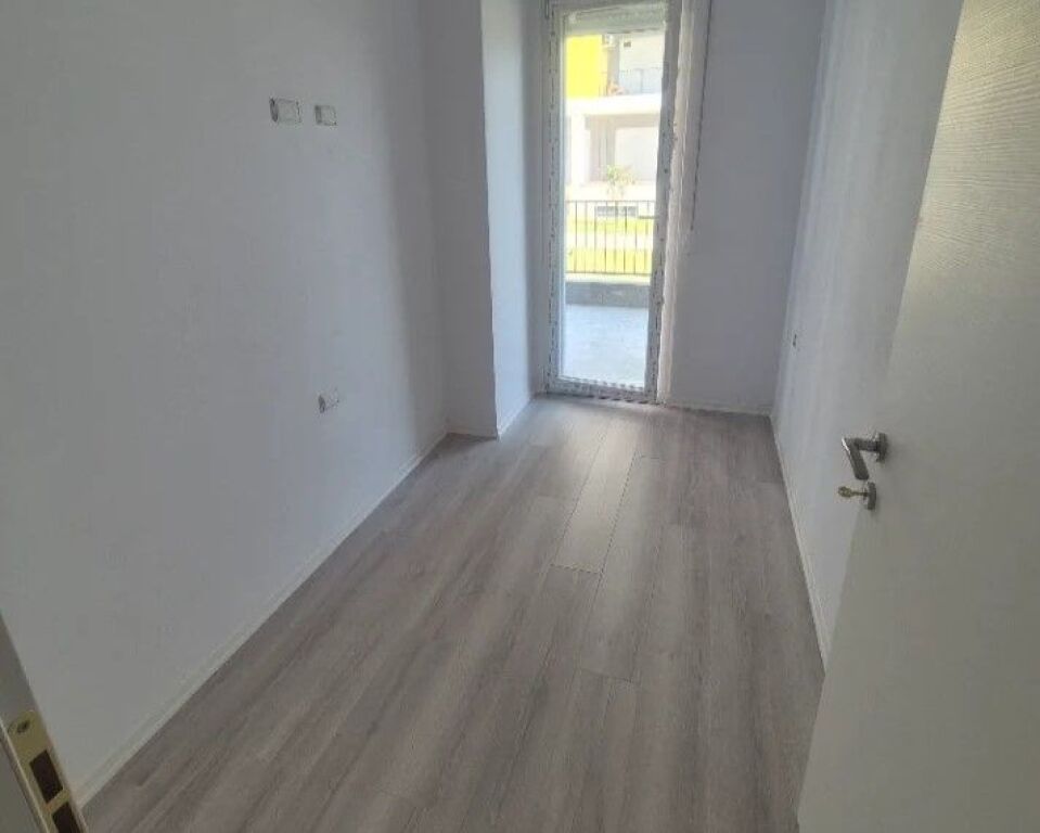 Locale commerciale in affitto ad Univers City, Tirana, 124 m². Foto 3 di 3