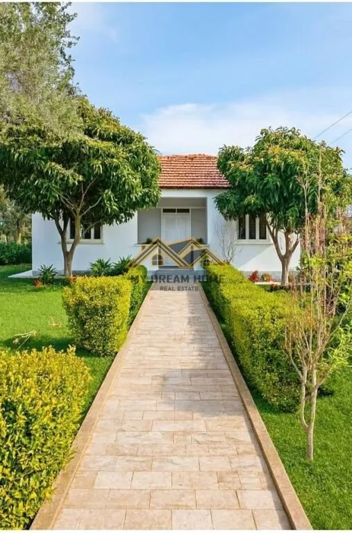 House for sale in Sukth i ri, Durrës, 300 m². Photo 1 of 8