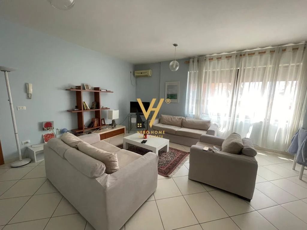 Apartament 2+1 në shitje në Rruga e Barrikadave, Tiranë, 118 m². Foto 1 nga 3