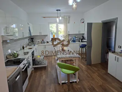 Villa in affitto a Blloku, Tirana, 200 m². Foto 1 di 12