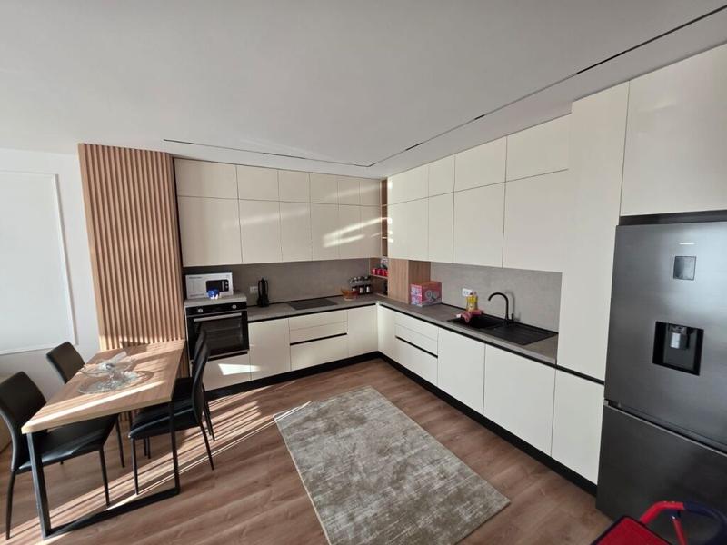 Appartamento 1+1 in affitto a Rruga Hysni Gerbolli, Tirana, 70 m²