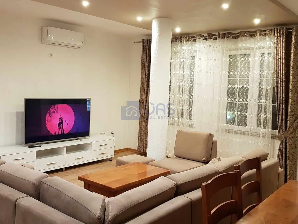 Apartament 2+1 me qera në Rruga 5 Maji, Tiranë, 120 m². Foto 1 nga 7