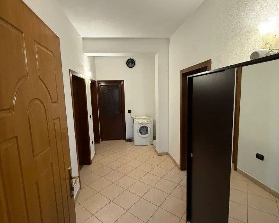 Apartment 2+1 for rent in Sauk, Tirana, 120 m². Photo 2 of 3