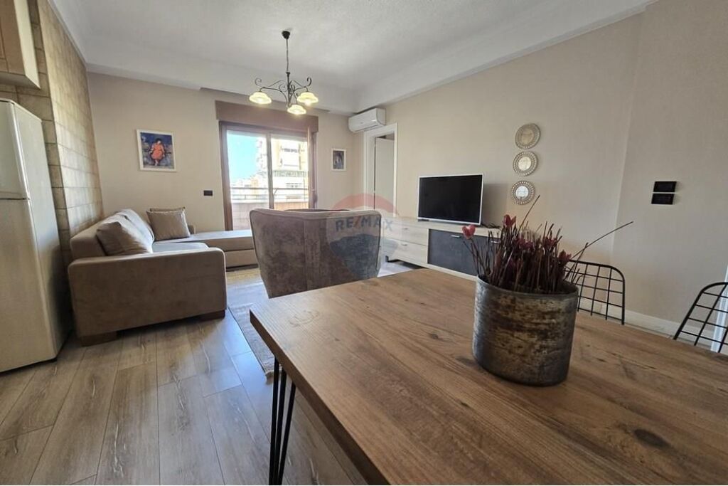 Apartment for sale in 9 Katëshet, Tirana, 107 m². Photo 2 of 3
