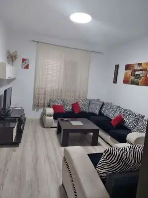 Apartament 2+1 me qera në Tregu Elektrik, Tiranë, 149 m². Foto 1 nga 8