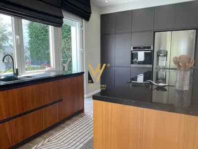 Vilë në shitje në Kodra e Diellit, Tiranë, 307 m². Foto 2 nga 8