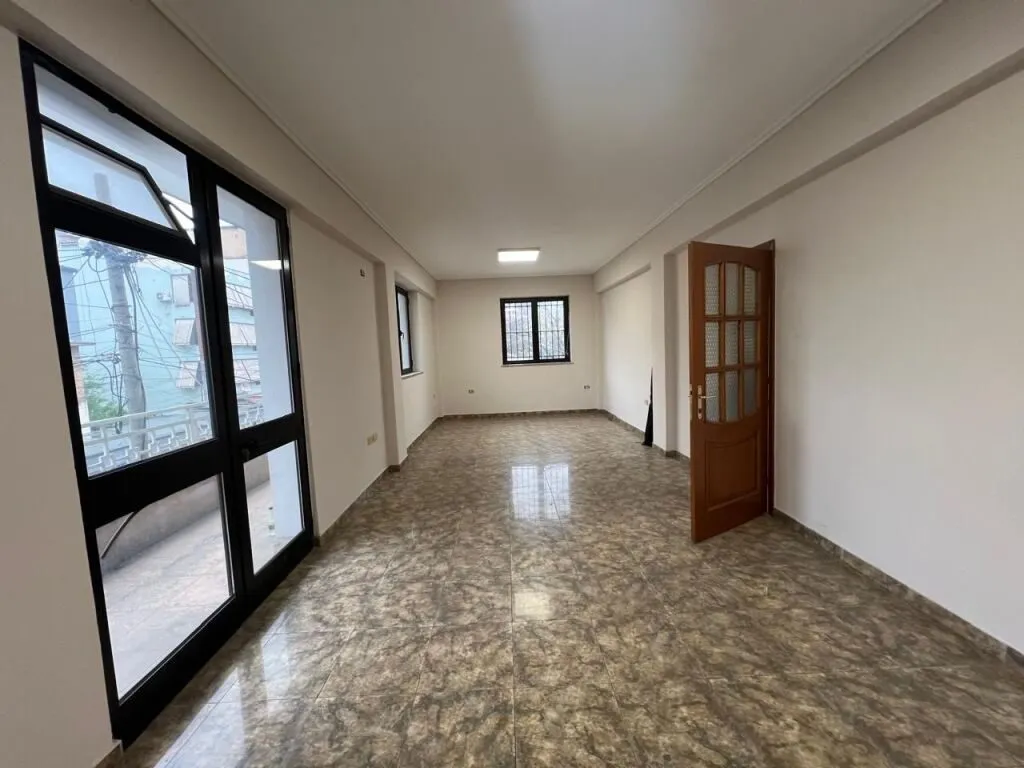 Ufficio in affitto a Pazari i Ri, Tirana, 125 m². Foto 1 di 6