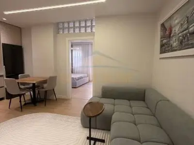 Apartament 1+1 në shitje në Rruga e Barrikadave, Tiranë, 52 m². Foto 2 nga 8