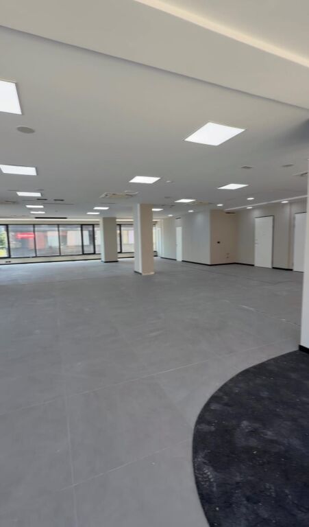 Commercial space for rent in Kompleksi Delijorgji, Tirana, 330 m²