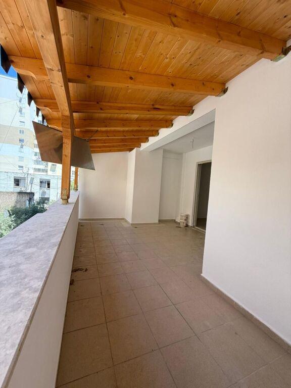 Apartment 2+1 for sale in Qendra e Formimit Profesional ish URT Durres, Durrës, 140 m²