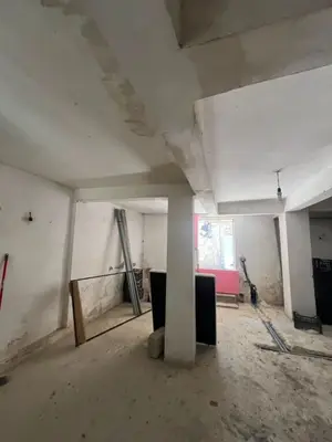 Dyqan me qera në Rruga Jahja Ballhysa, Durrës, 140 m². Foto 1 nga 9