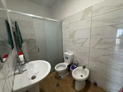 Apartament 2+1 me qera në Qendra e Formimit Profesional ish URT, Durrës, 90 m². Foto 7 nga 9