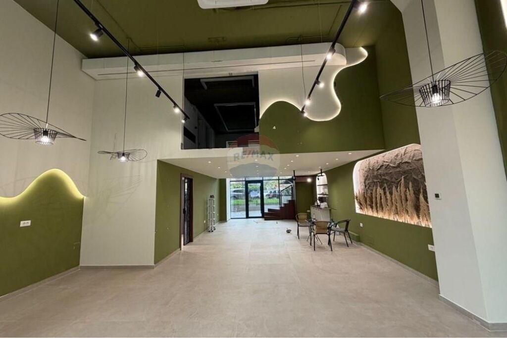 Shop for sale in Porcelan, Tirana, 180 m². Photo 2 of 3