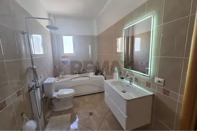 Apartament 1+1 me qera në Rruga Misto Mele, Vlorë, 110 m². Foto 3 nga 9