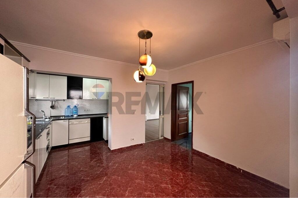 Apartment for sale in Sheshi Skënderbej, Tirana, 118 m². Photo 2 of 3