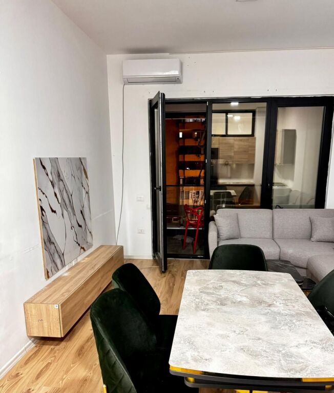 Apartment 2+1 for rent in Square 21, Tirana, 100 m². Photo 1 of 3