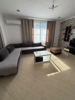 Apartament 2+1 me qera në Vasil Shanto, Tiranë, 100 m². Foto 2 nga 8