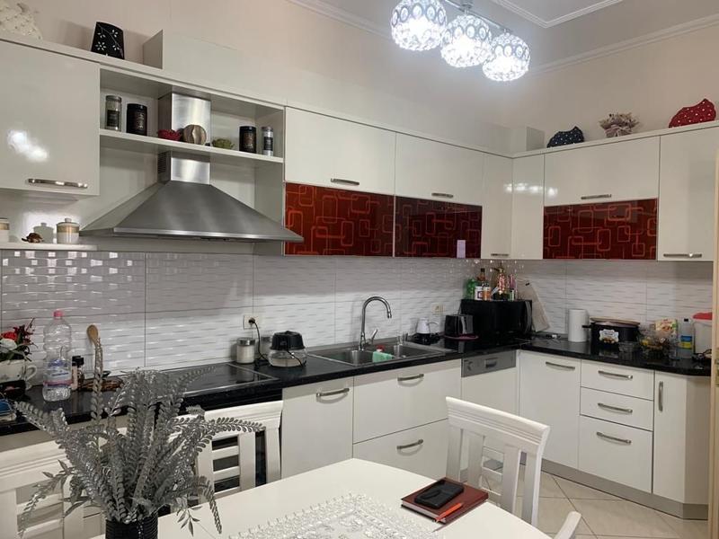 Apartment 2+2 for sale in Rruga Doganes, Durrës, 112 m²