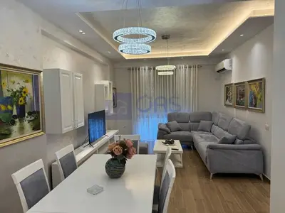 Appartamento 2+1 in affitto a Perball american3, Tirana, 100 m². Foto 1 di 12