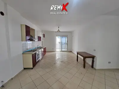 Apartament 2+1 me qera në Rruga Mujo Ulqinaku, Durrës, 120 m². Foto 1 nga 9