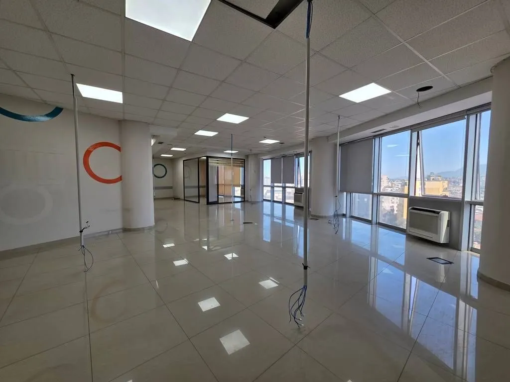 Ufficio in affitto a Tirana, 241 m². Foto 1 di 6