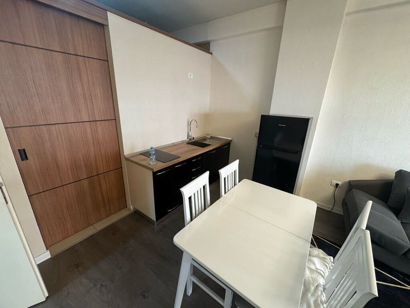 Apartament 2+1 me qera në Komuna e Parisit, Tiranë, 70 m²
