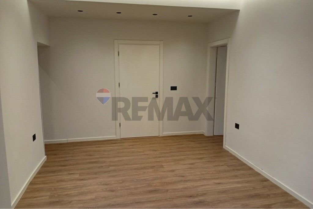 Ufficio in affitto a Vasil Shanto, Tirana, 70 m². Foto 2 di 3