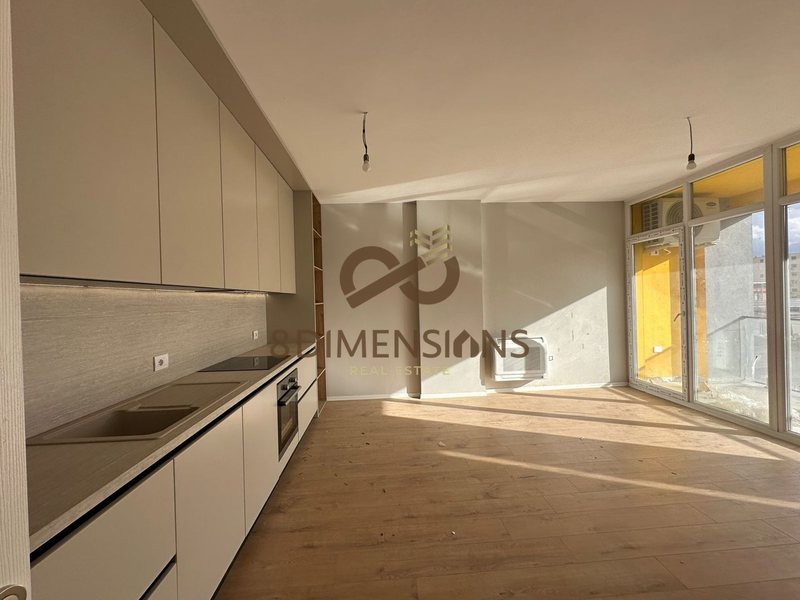 Ufficio 2+1 in affitto a Bulevardi Zogu I, Tirana, 106 m²