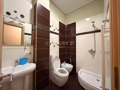 Apartament 2+1 me qera në Pazari i Ri, Tiranë, 125 m². Foto 9 nga 10