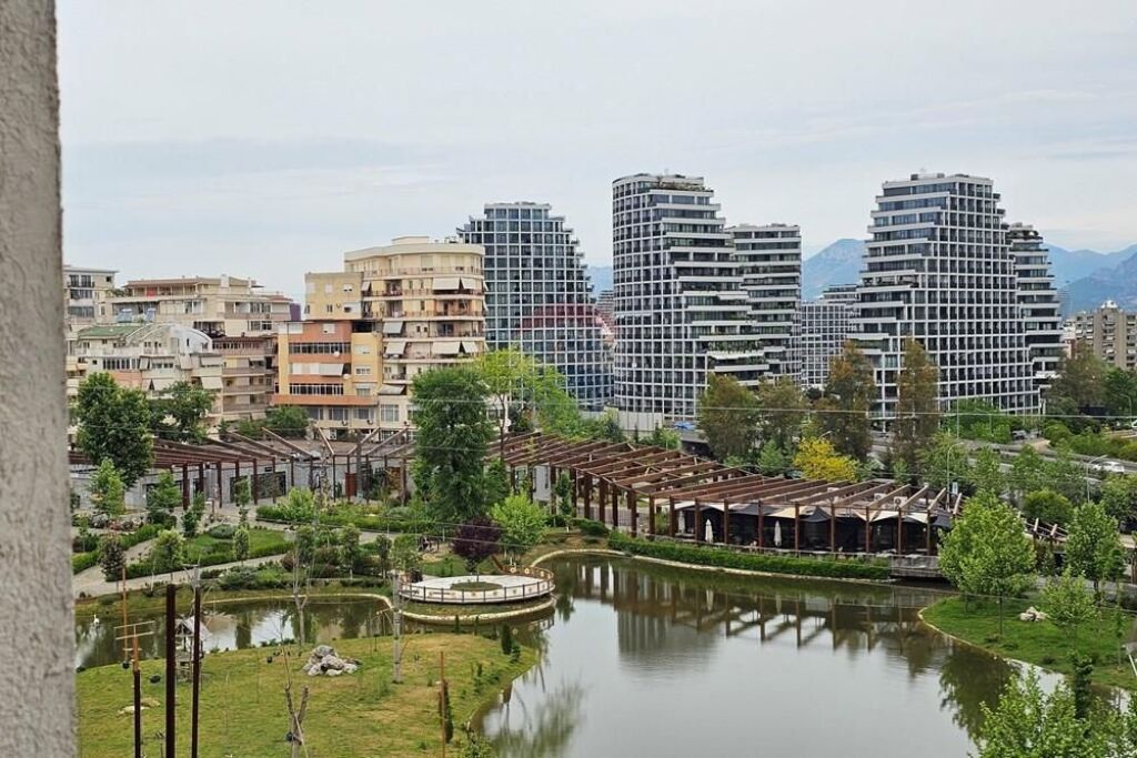 Appartamento in vendita a Kopshti Botanik Zoologjik, Tirana, 93 m². Foto 1 di 3