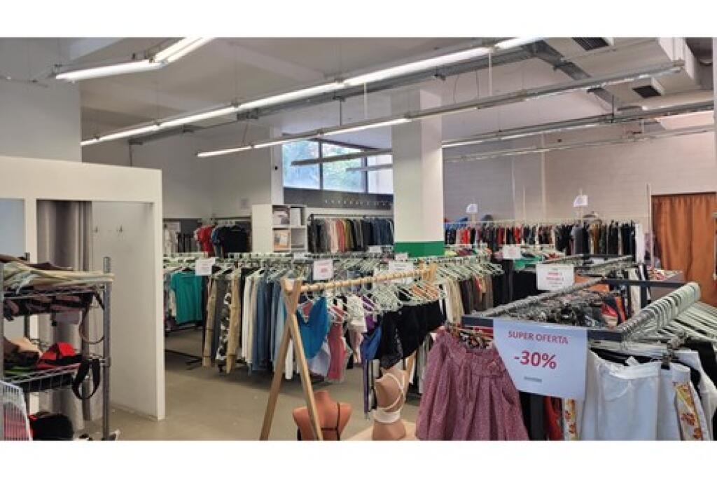Shop for rent in Yzberisht, Tirana, 230 m². Photo 2 of 2