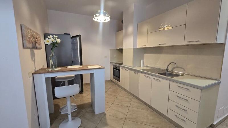 Apartament 2+1 me qera në Rruga Stavri Themeli, Tiranë, 100 m². Foto 2 nga 6