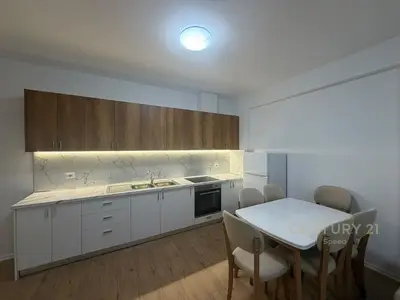 Apartament 2+1 me qera në Rruga 5 Maji, Tiranë, 85 m². Foto 3 nga 10