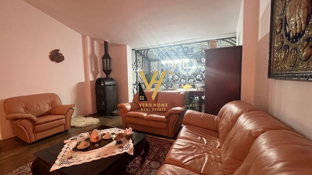 Apartament 2+1 me qera në Komuna e Parisit, Tiranë, 100 m². Foto 2 nga 3