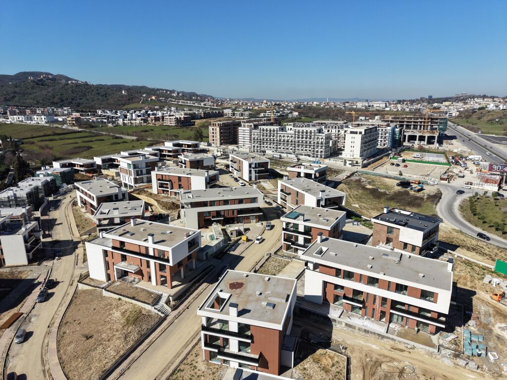 Apartment 3+1 for sale in Mjull Bathore, Tirana, 233 m². Photo 3 of 3