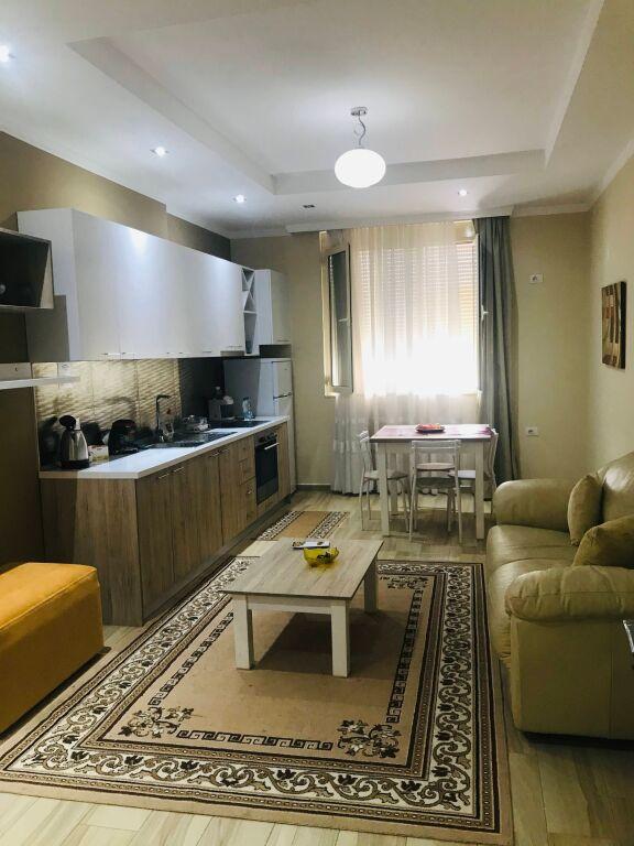 Apartament 2+1 me qera në Shopi Residence 1 Elbasan, Elbasan, 140 m²