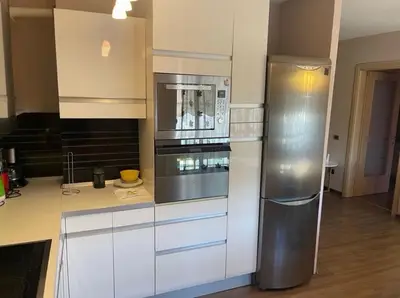 Apartament 2+1 me qera në Pallati me Shigjeta, Tiranë, 102 m². Foto 3 nga 8