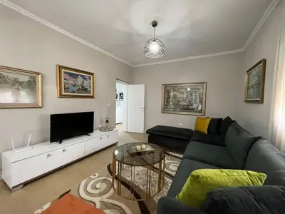 Apartament 2+1 me qera në Bulevardi Zogu I, Tiranë, 123 m². Foto 2 nga 11