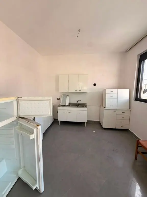 Appartamento 2+1 in affitto a Rruga Kumini, Durazzo, 100 m²
